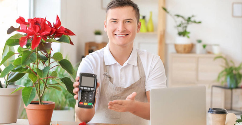 Business retailer exploring the benefits of order to cash (O2C) automation